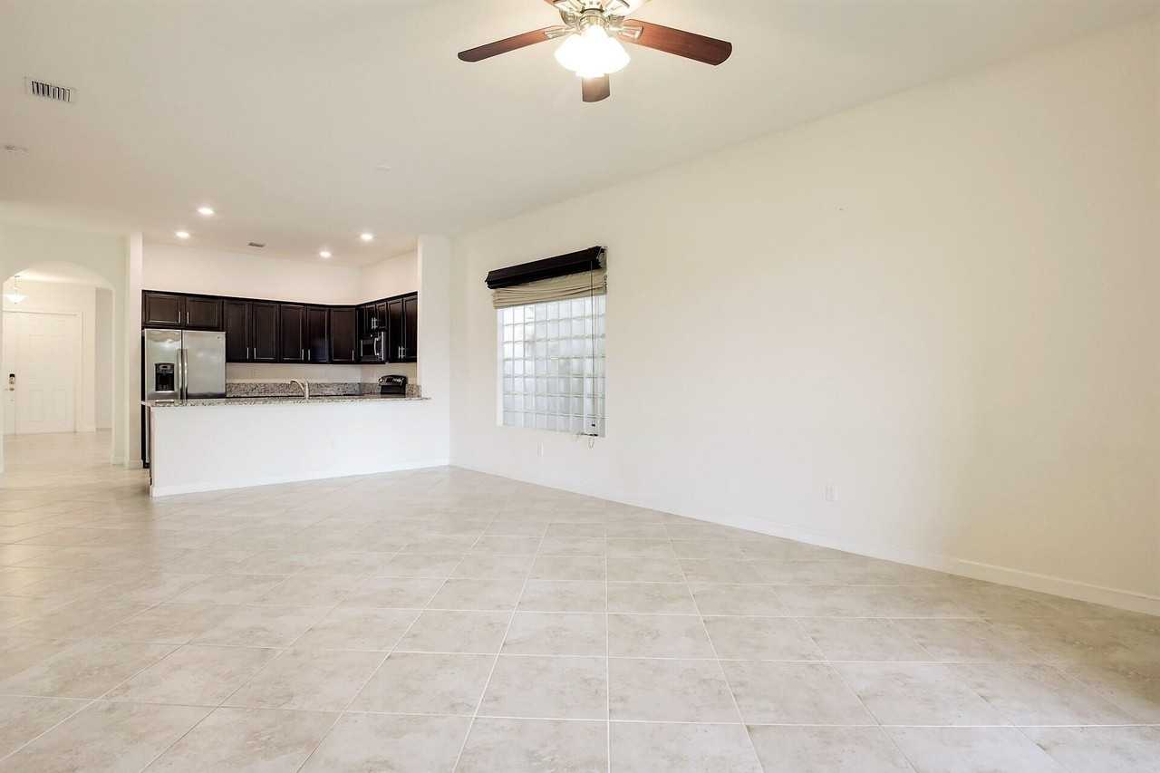 8985 Gulf Run Way - Photo 6 of 22