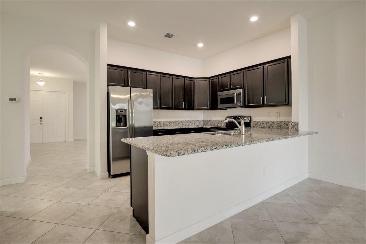 8985 Gulf Run Way - Photo 7 of 22