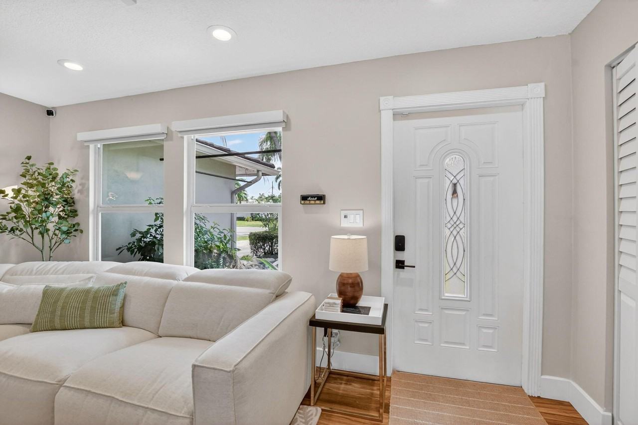 6951 Ne 7th Ave - Photo 7 of 50