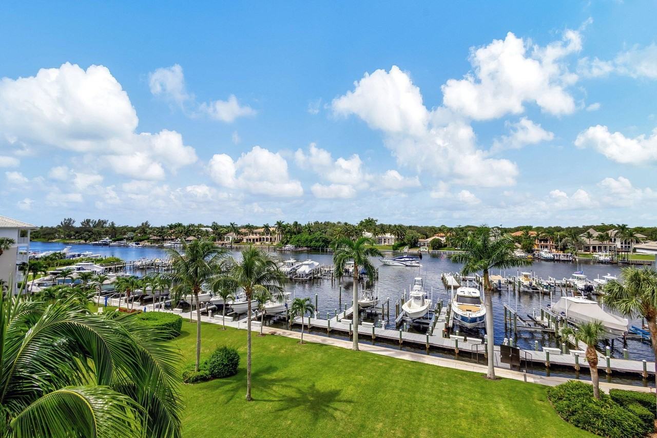 444 Bay Colony Dr N