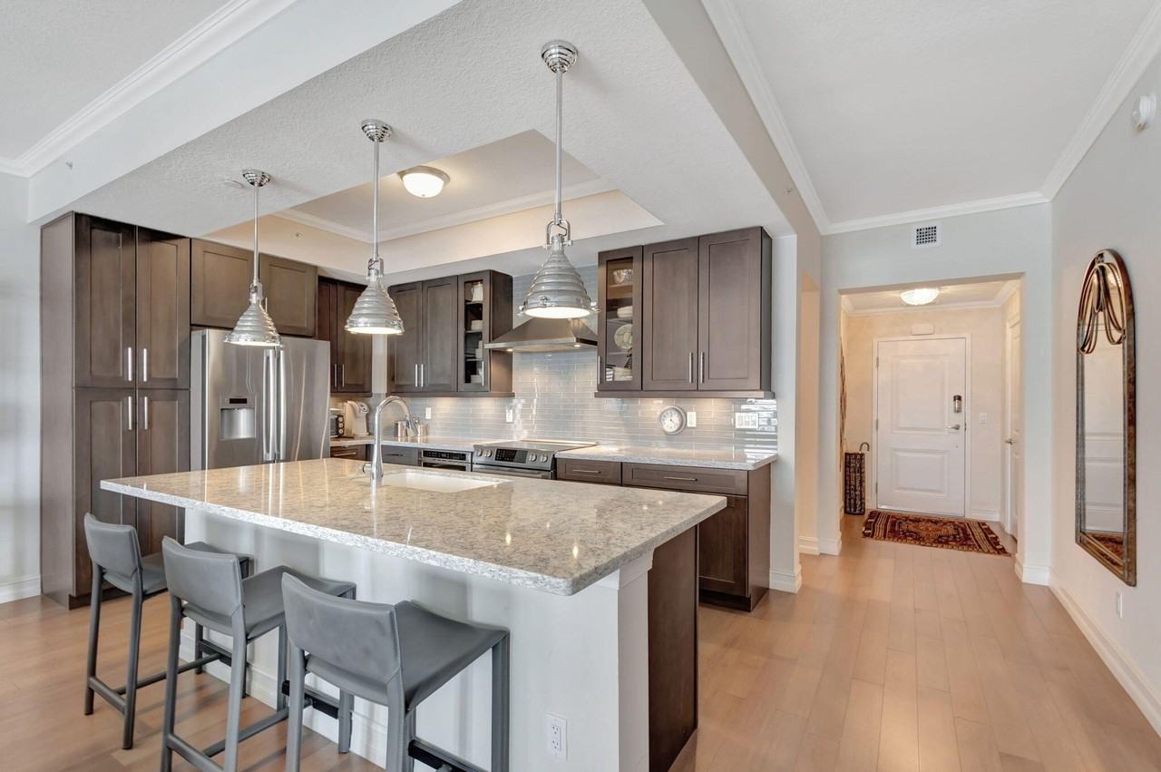 444 Bay Colony Dr N - Photo 3 of 30