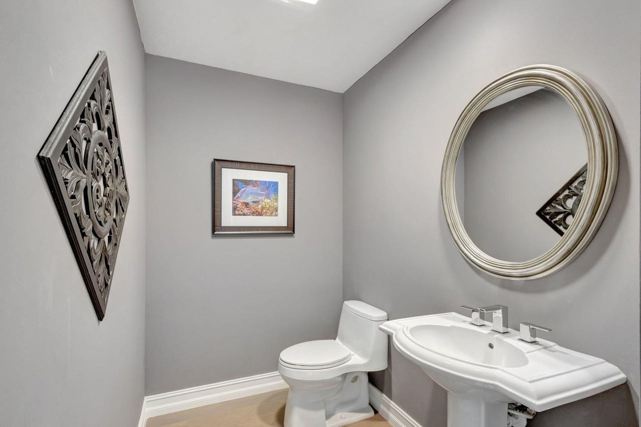 444 Bay Colony Dr N - Photo 5 of 30