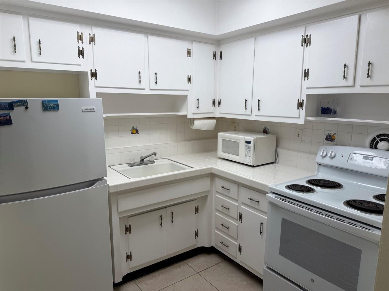 2841 Ne 32nd St #2 - Photo 5 of 28