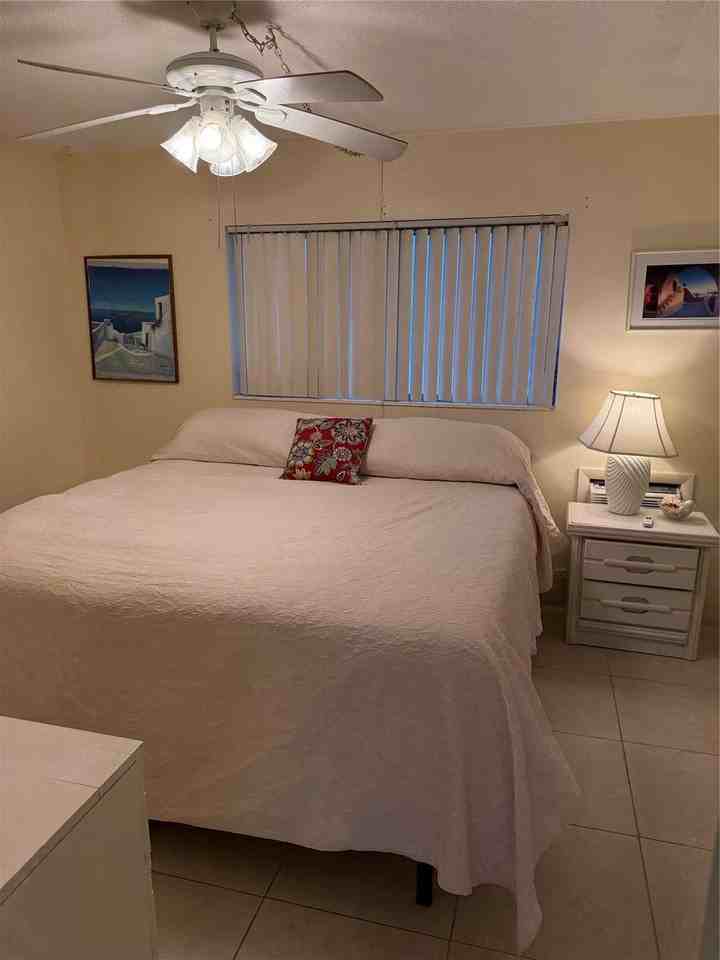 2841 Ne 32nd St #2 - Photo 6 of 28