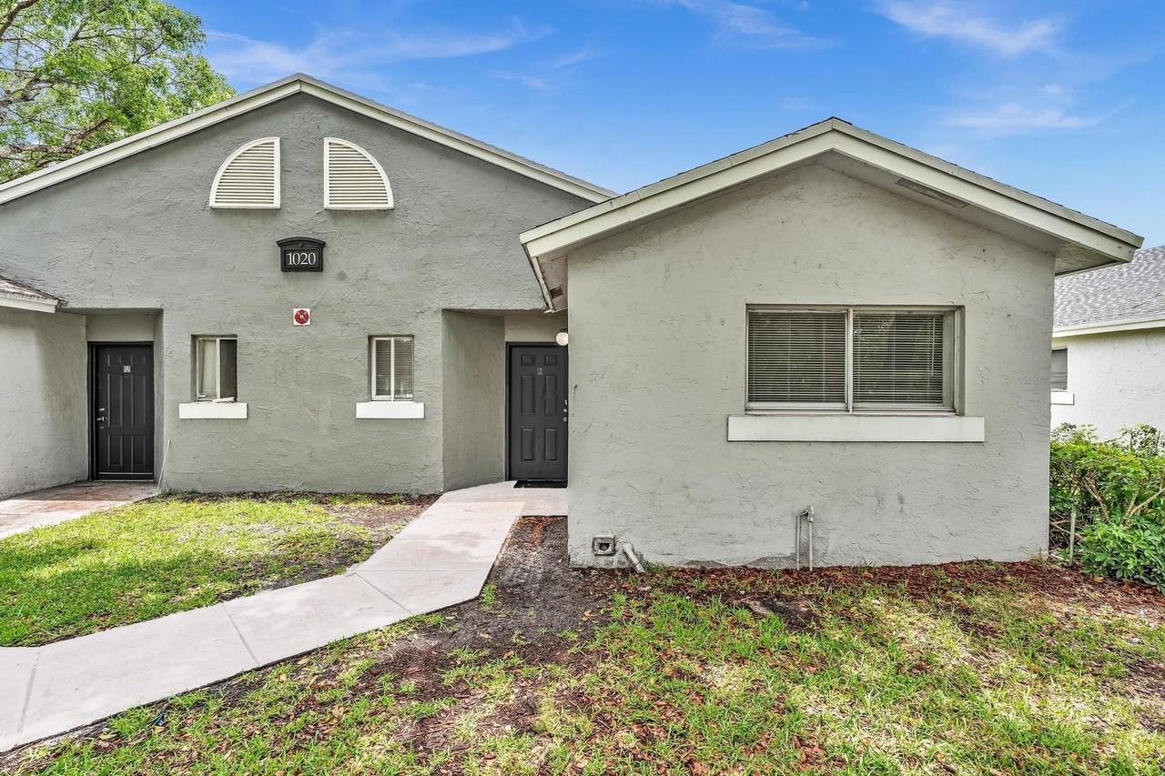 1020 Lake Victoria Dr #B - Photo 2 of 50