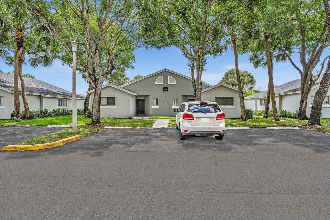 1020 Lake Victoria Dr #B - Photo 3 of 50
