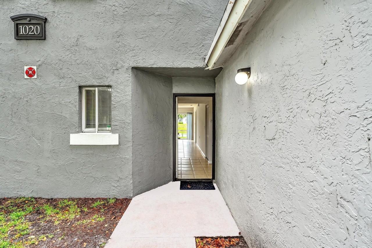 1020 Lake Victoria Dr #B - Photo 6 of 50