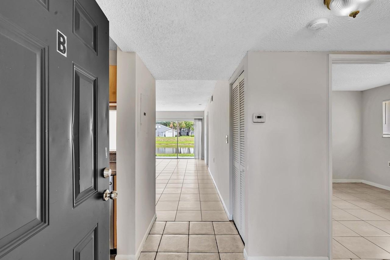 1020 Lake Victoria Dr #B - Photo 7 of 50