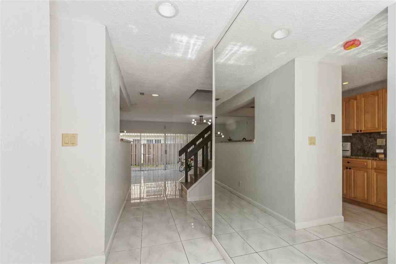 8208 Nw 8th Pl - Photo 2 of 34