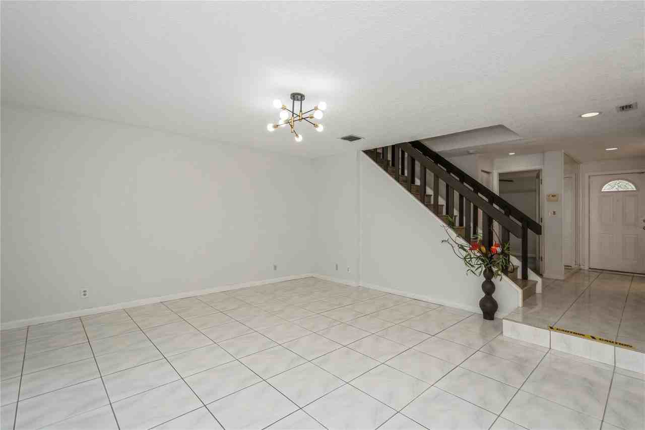 8208 Nw 8th Pl - Photo 3 of 34