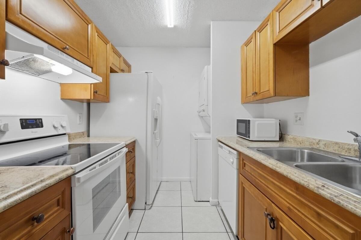 10148 Twin Lakes Dr #12C - Photo 2 of 10