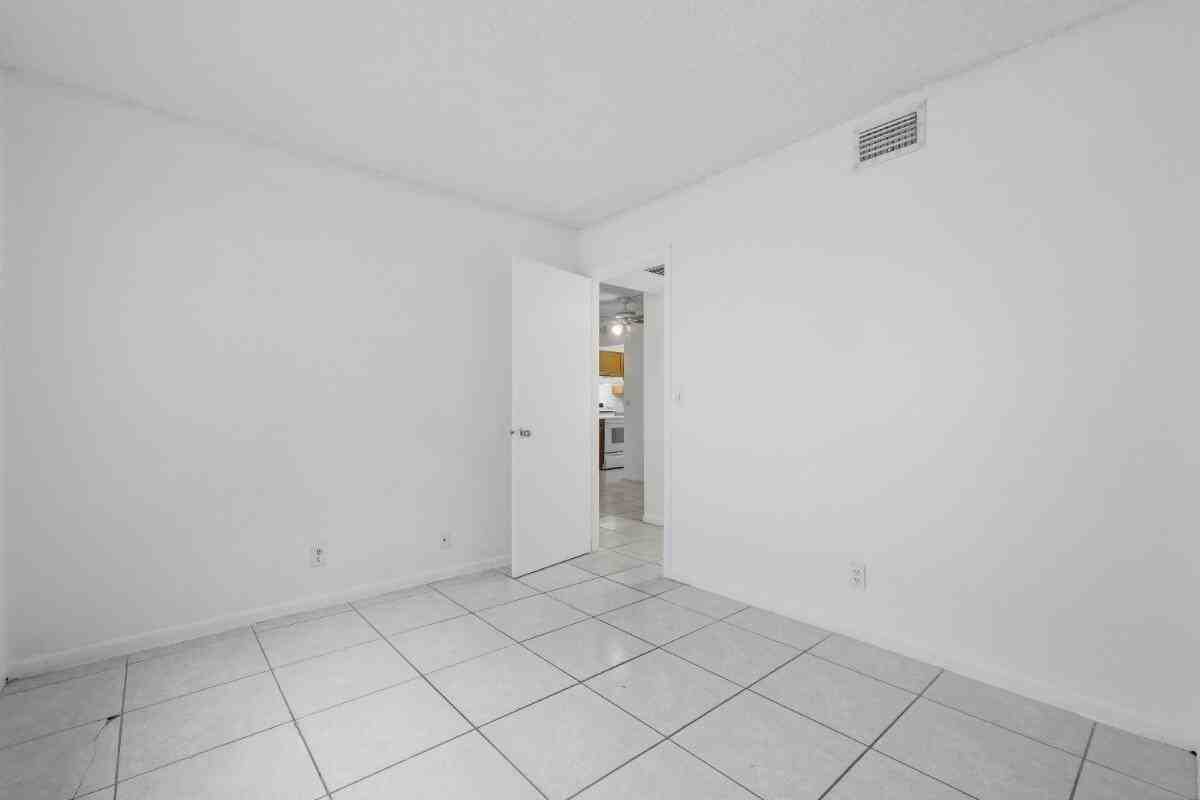 10148 Twin Lakes Dr #12C - Photo 7 of 10