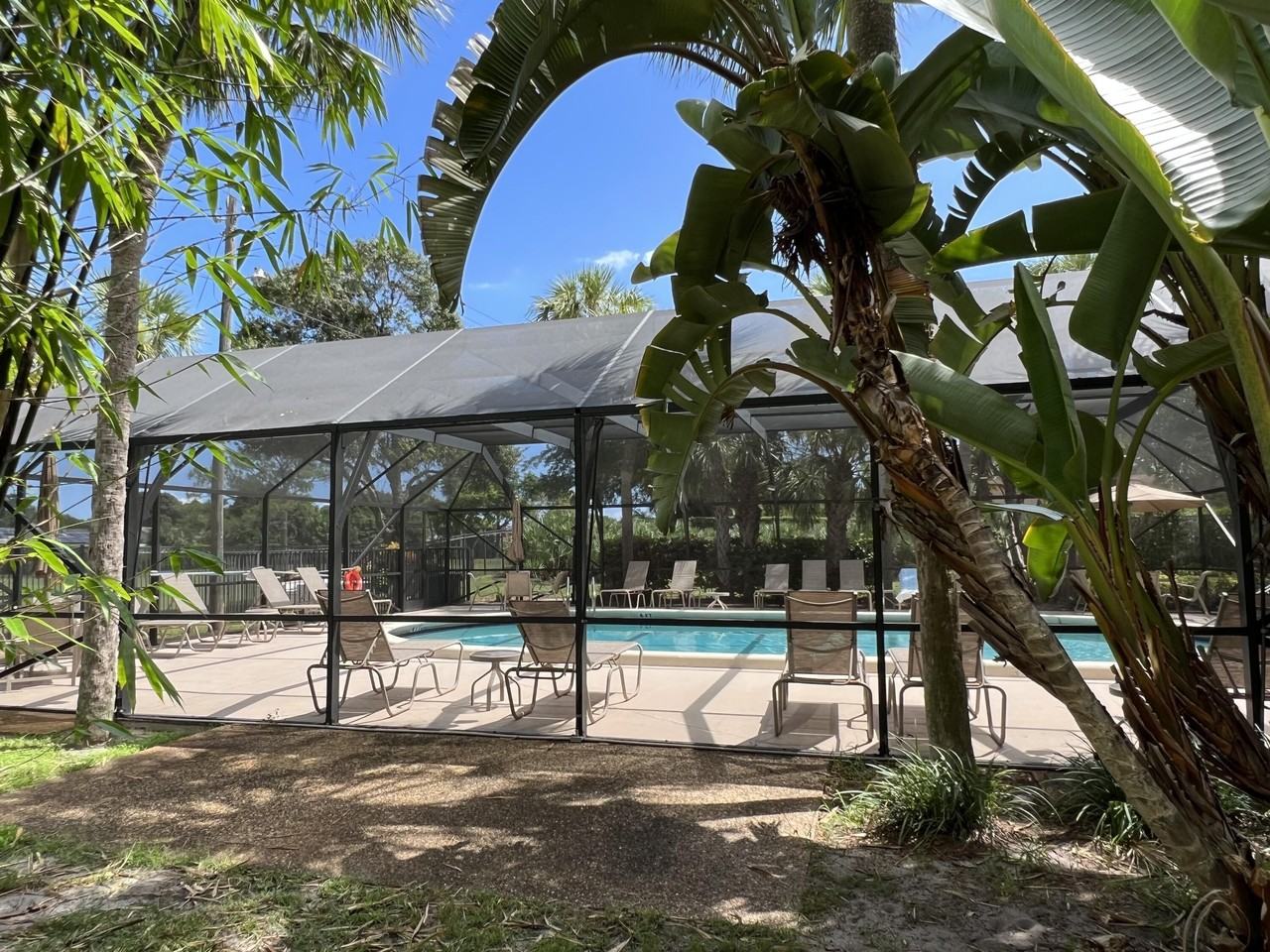 4075 Palm Forest Dr N - Photo 6 of 26