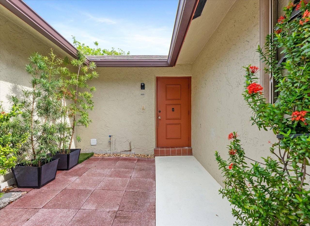1821 Ne 40th Ct #305 - Photo 4 of 23
