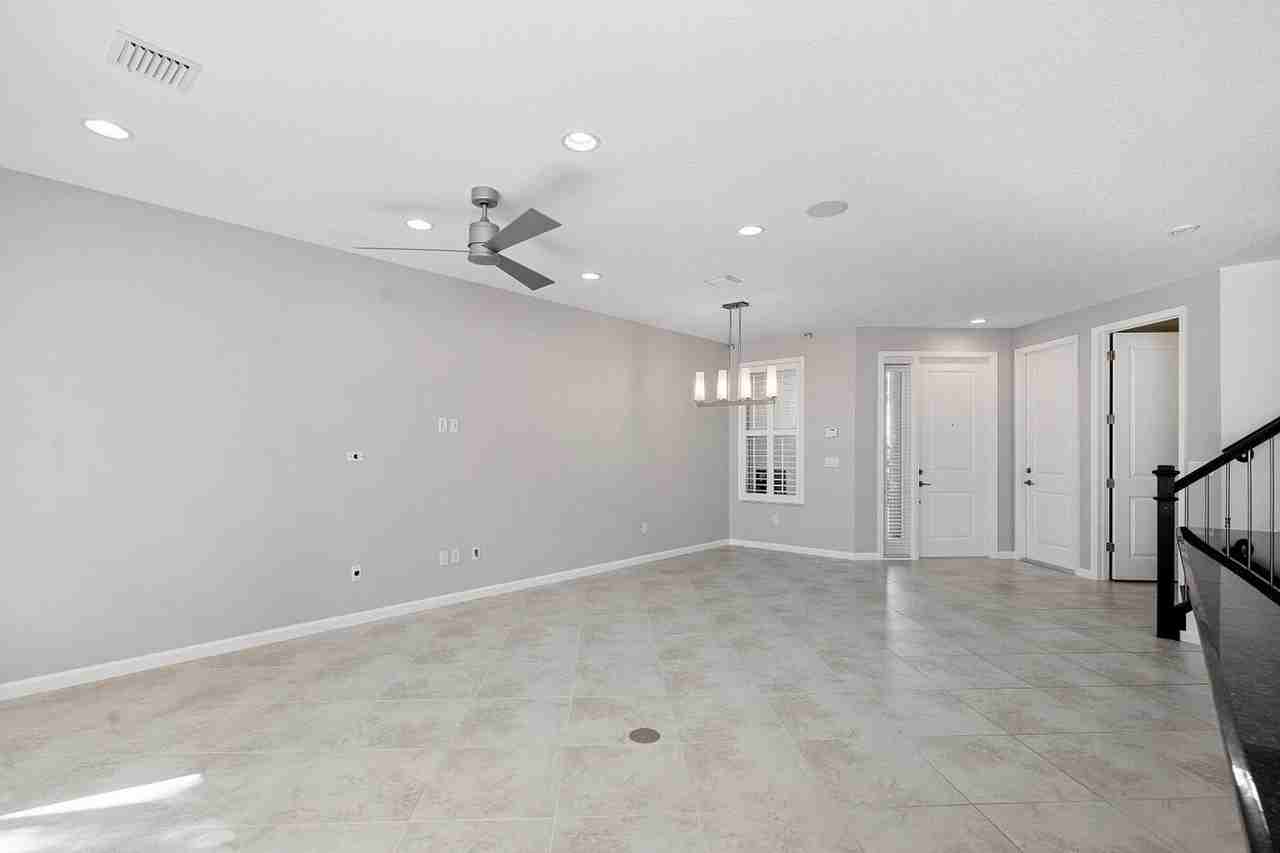 4872 Nw 16th Ter - Photo 3 of 21