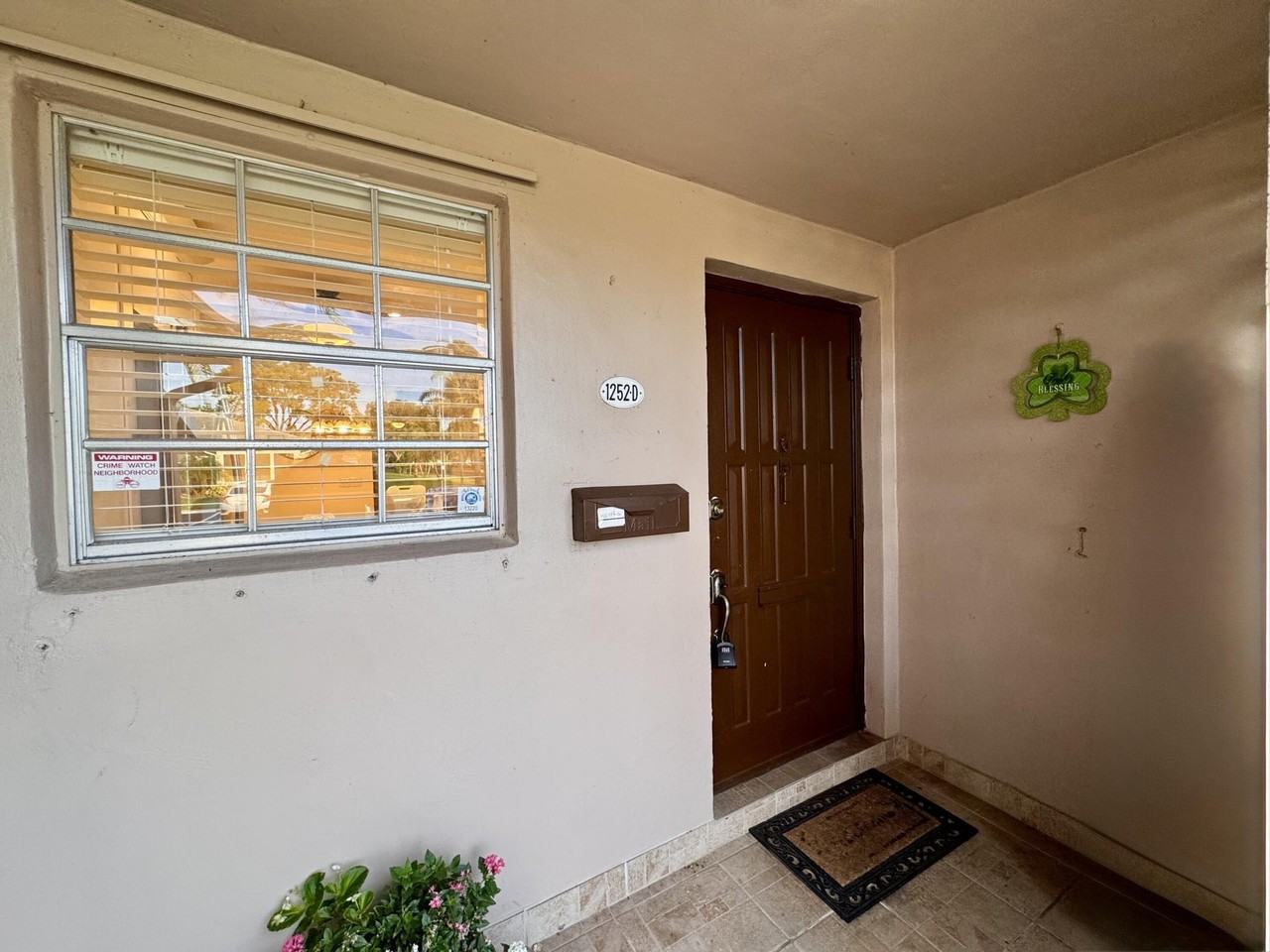 1252 Club Dr W #D - Photo 3 of 23