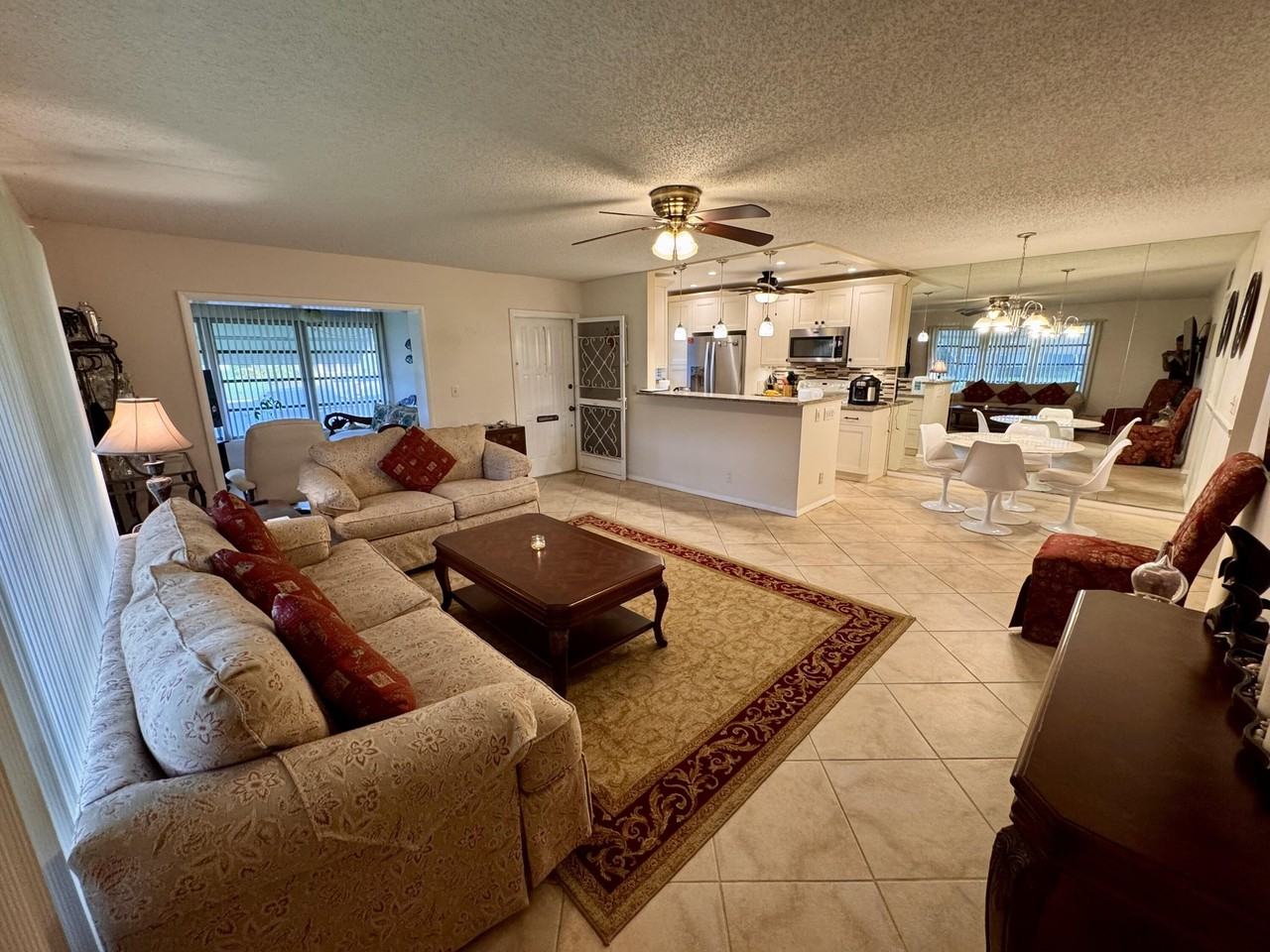 1252 Club Dr W #D - Photo 5 of 23