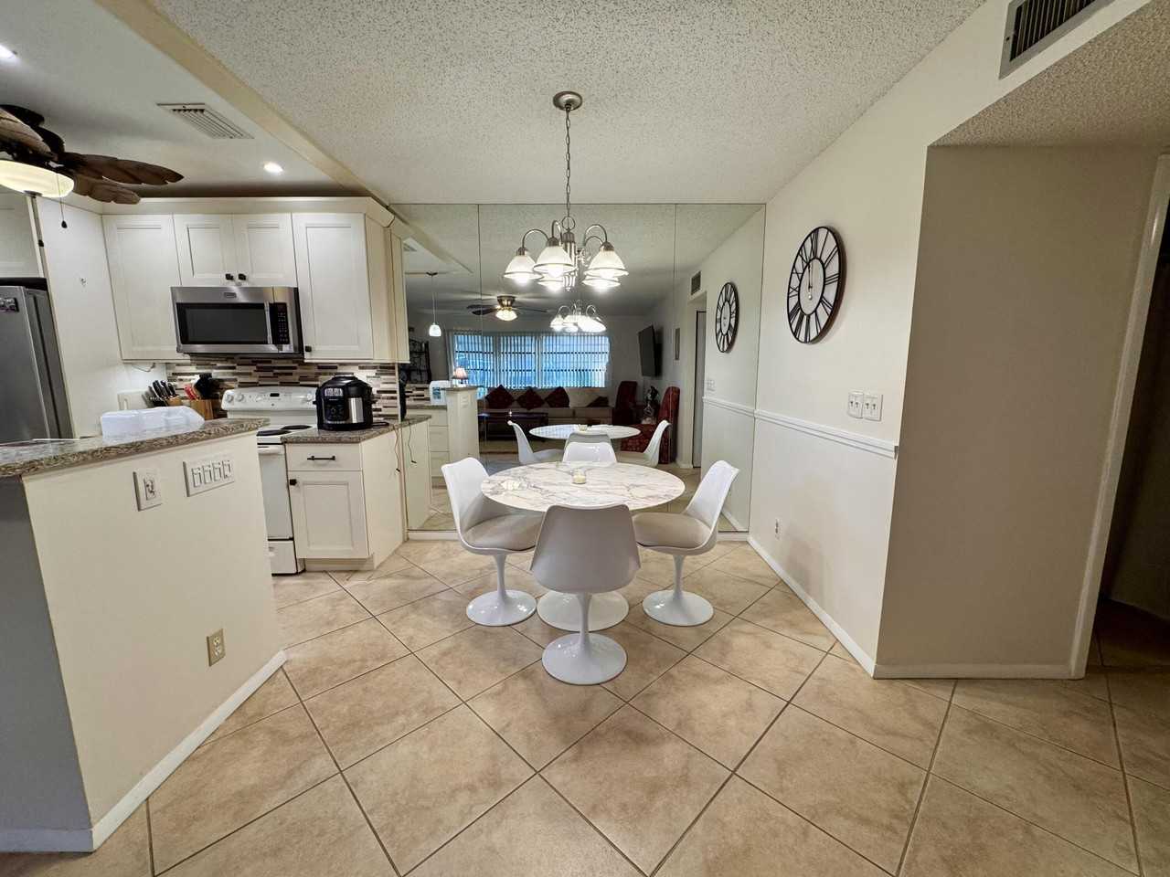 1252 Club Dr W #D - Photo 6 of 23