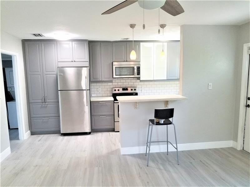 1123 N 17th Ave #1 - Photo 5 of 9