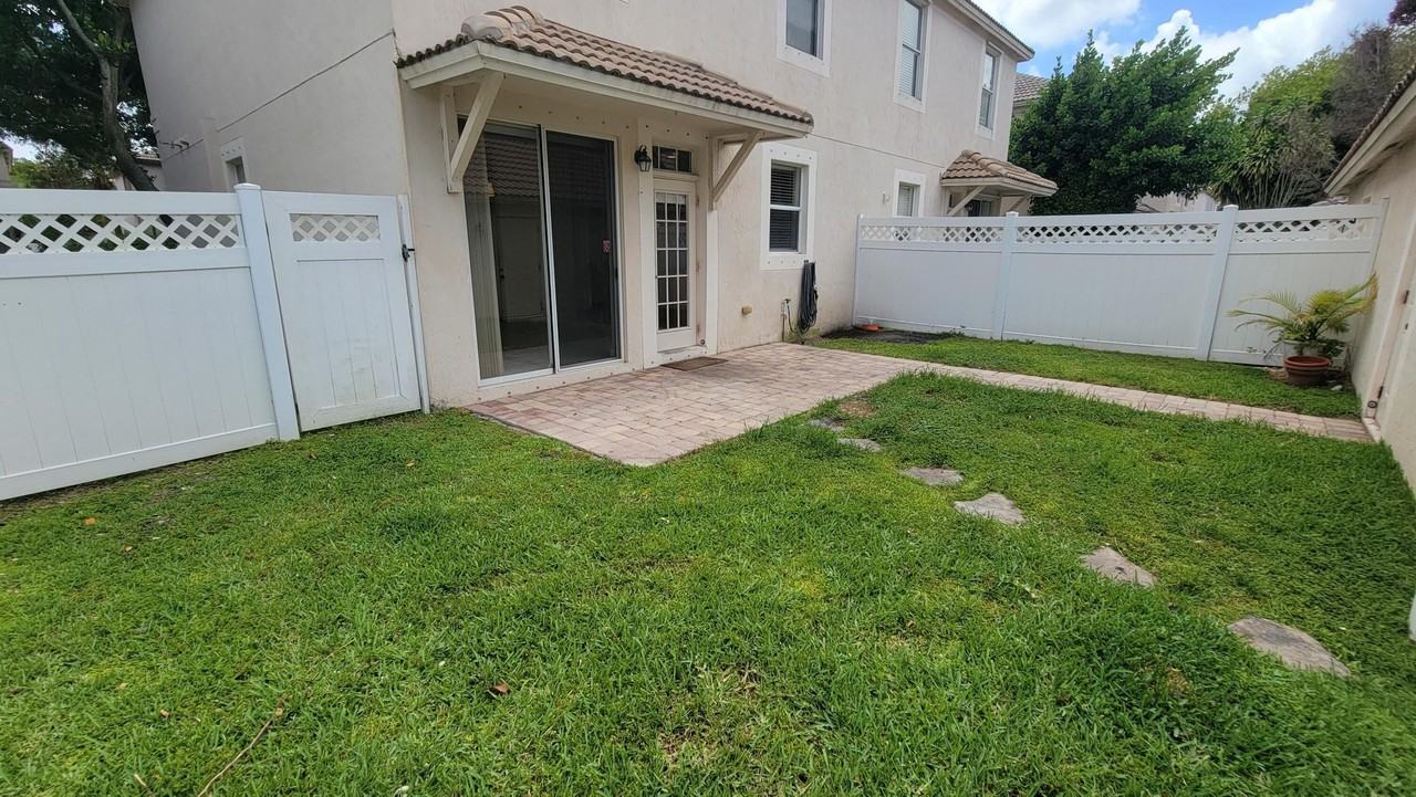 8033 Murano Cir - Photo 5 of 13