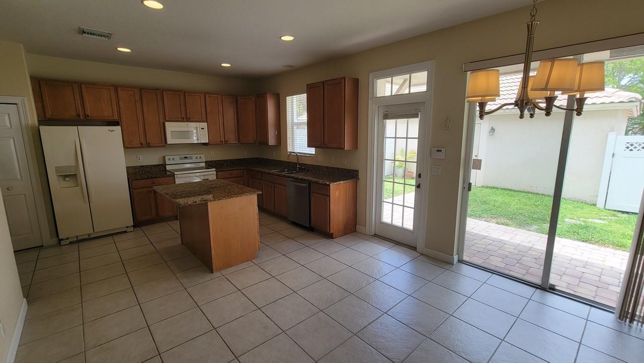 8033 Murano Cir - Photo 3 of 13