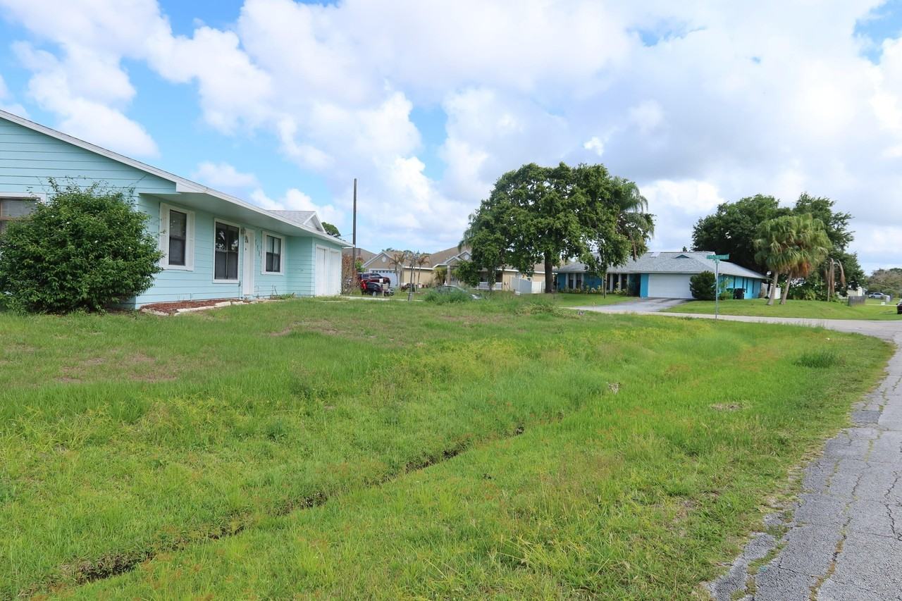 601 Se Polynesian Ave - Photo 5 of 30