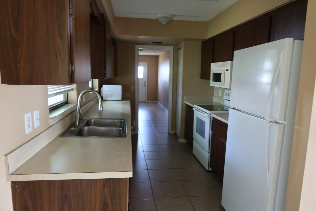 601 Se Polynesian Ave - Photo 7 of 30