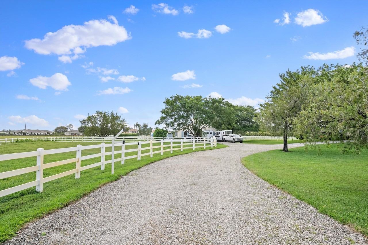 15416 Sunnyland Ln #BARN - Photo 2 of 18