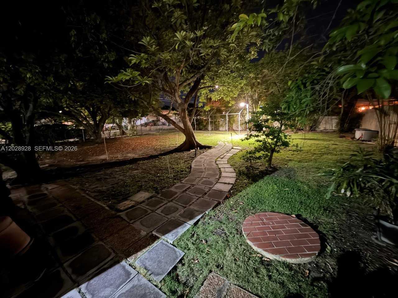 1 Ne 26th St - Photo 4 of 8