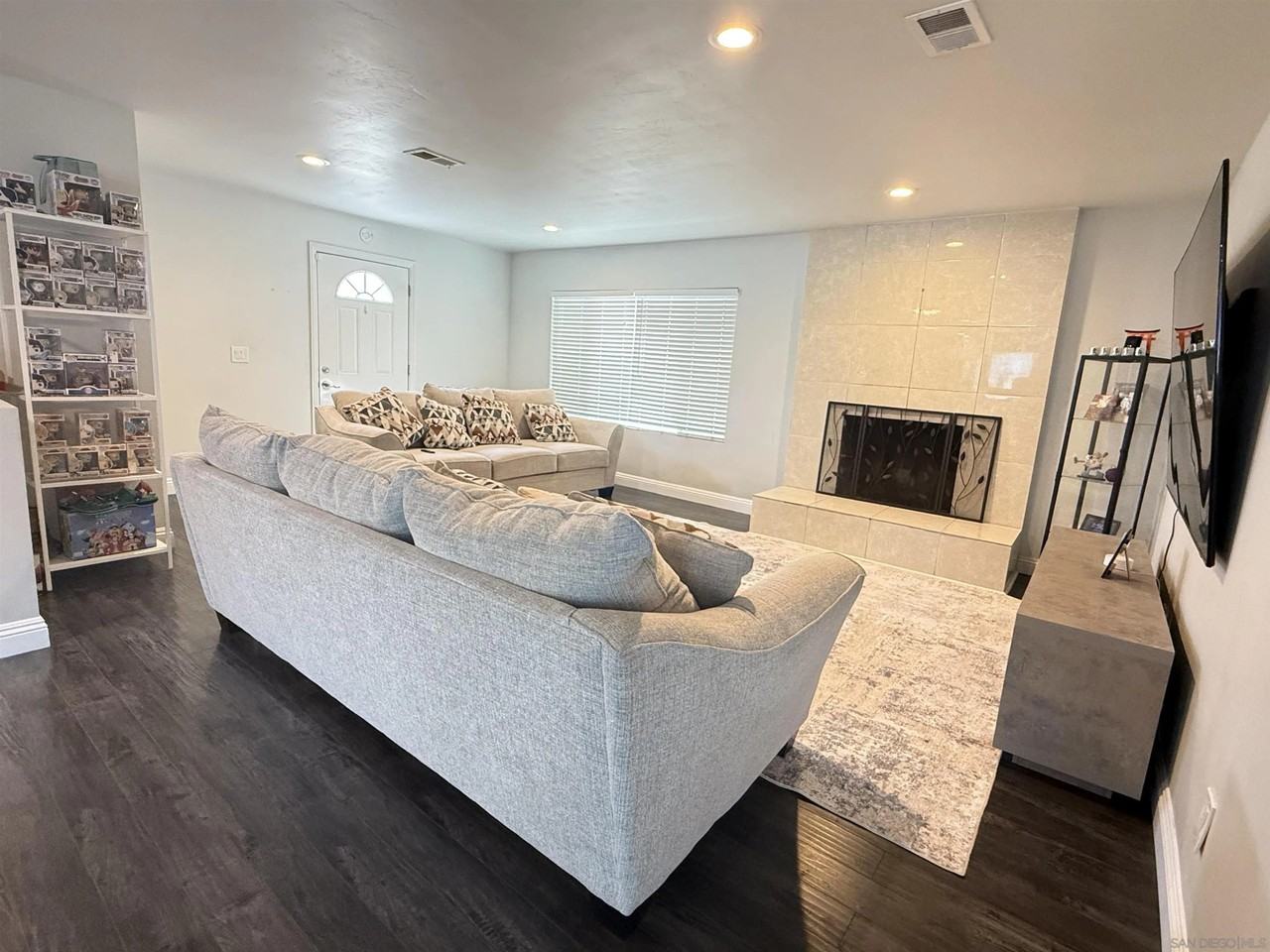 1121 Grand Ave - Photo 3 of 18