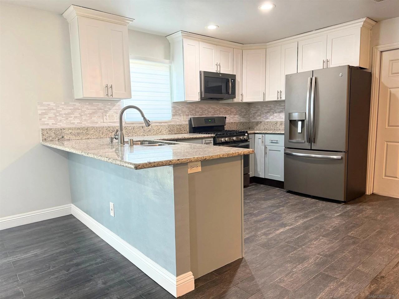 1121 Grand Ave - Photo 7 of 18