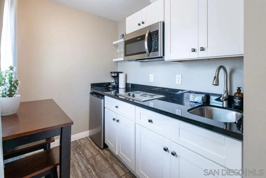 847 Beryl St - Photo 4 of 23
