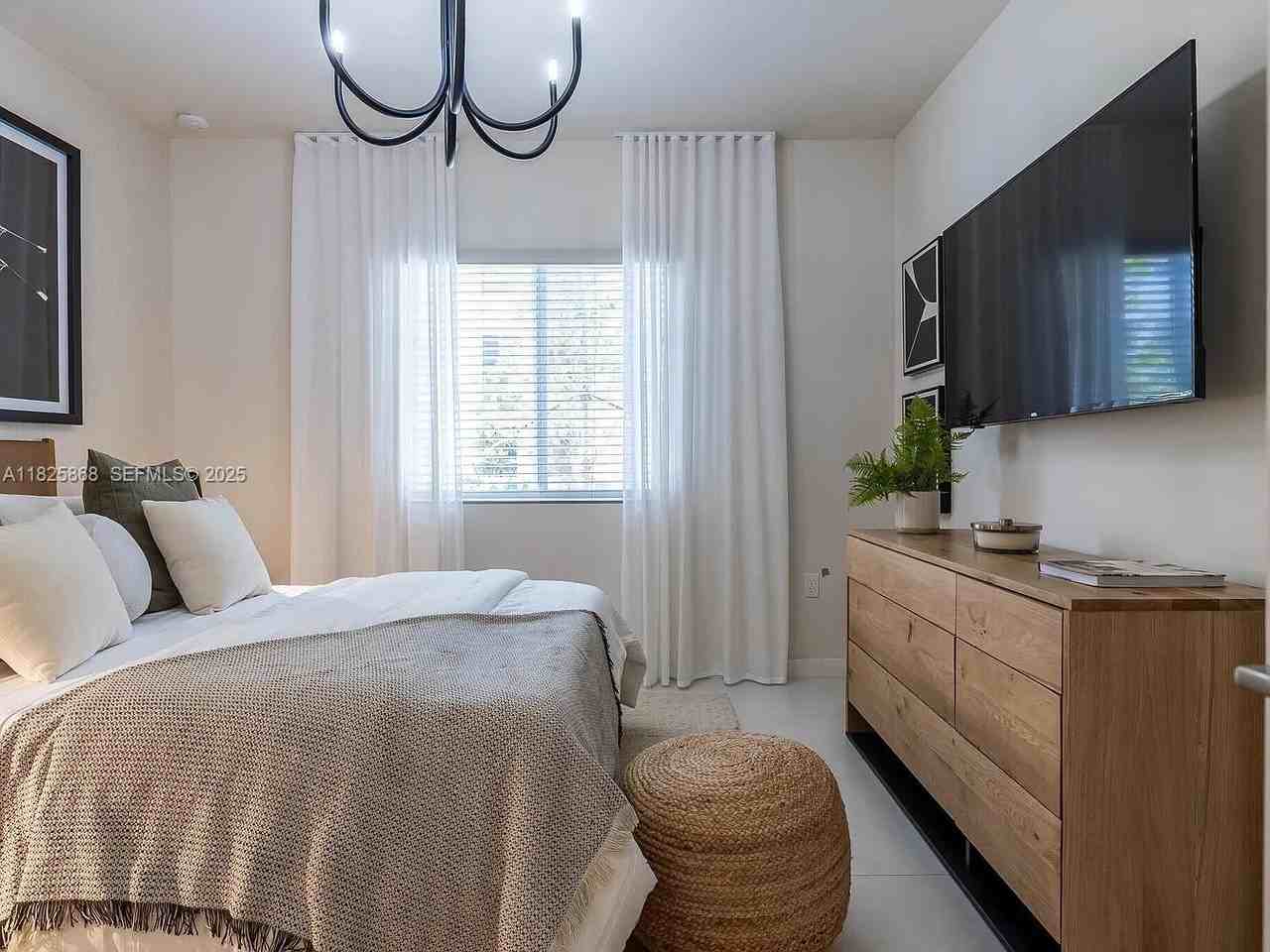628 Ne 2nd St #102 - Photo 7 of 8