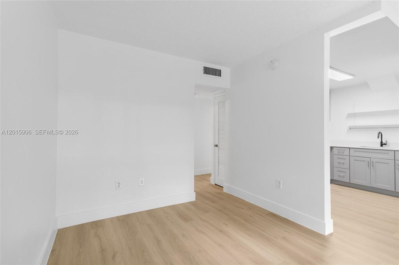 13880 Ne 20th Pl #2 - Photo 2 of 8