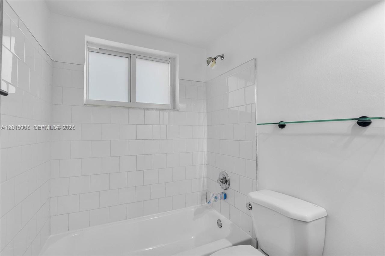 13880 Ne 20th Pl #2 - Photo 6 of 8