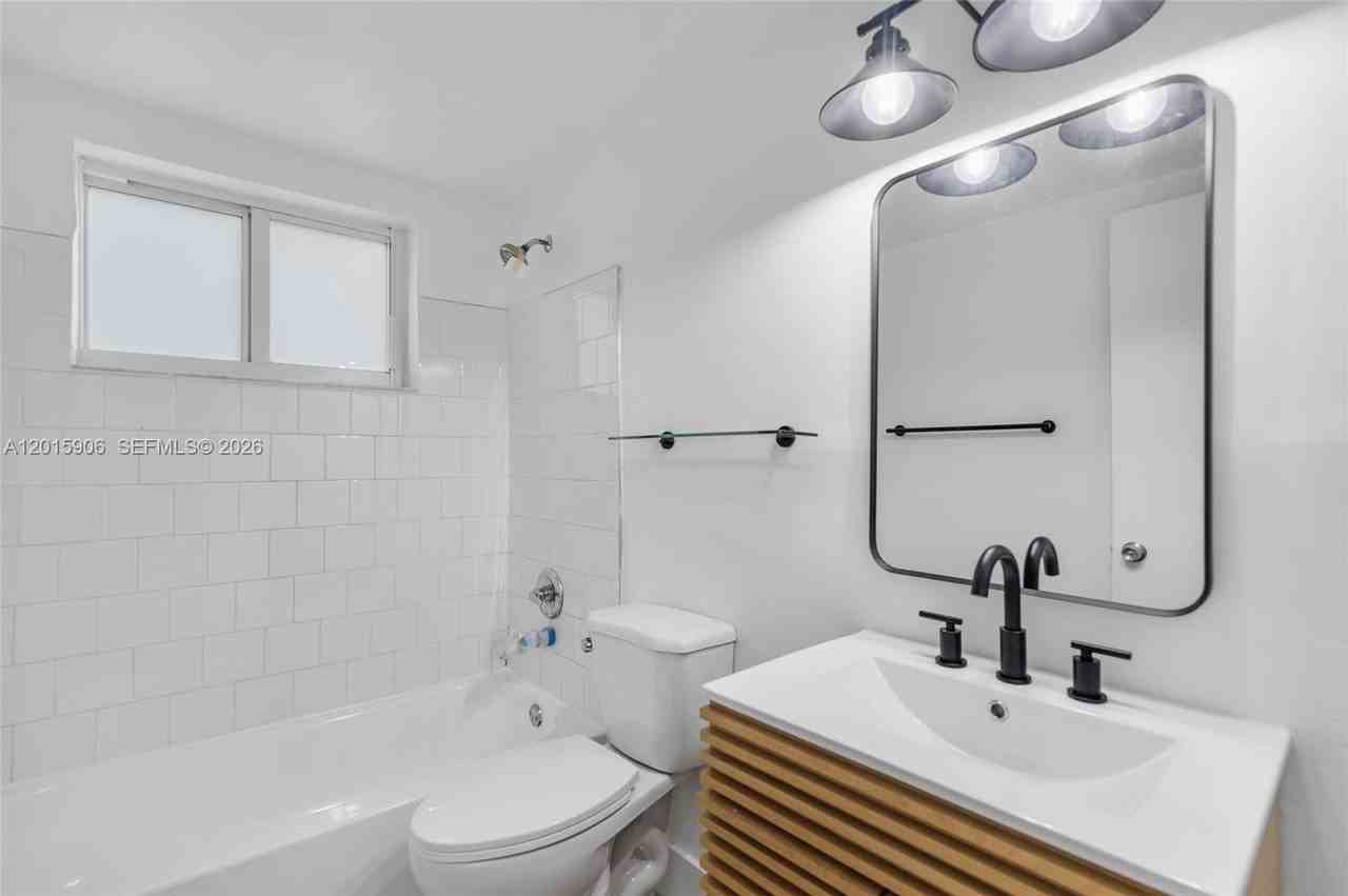 13880 Ne 20th Pl #2 - Photo 7 of 8