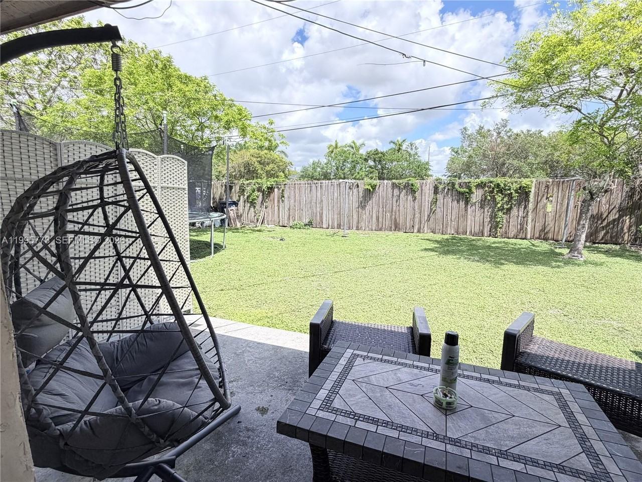 954 Nw 14th St - Photo 2 of 8
