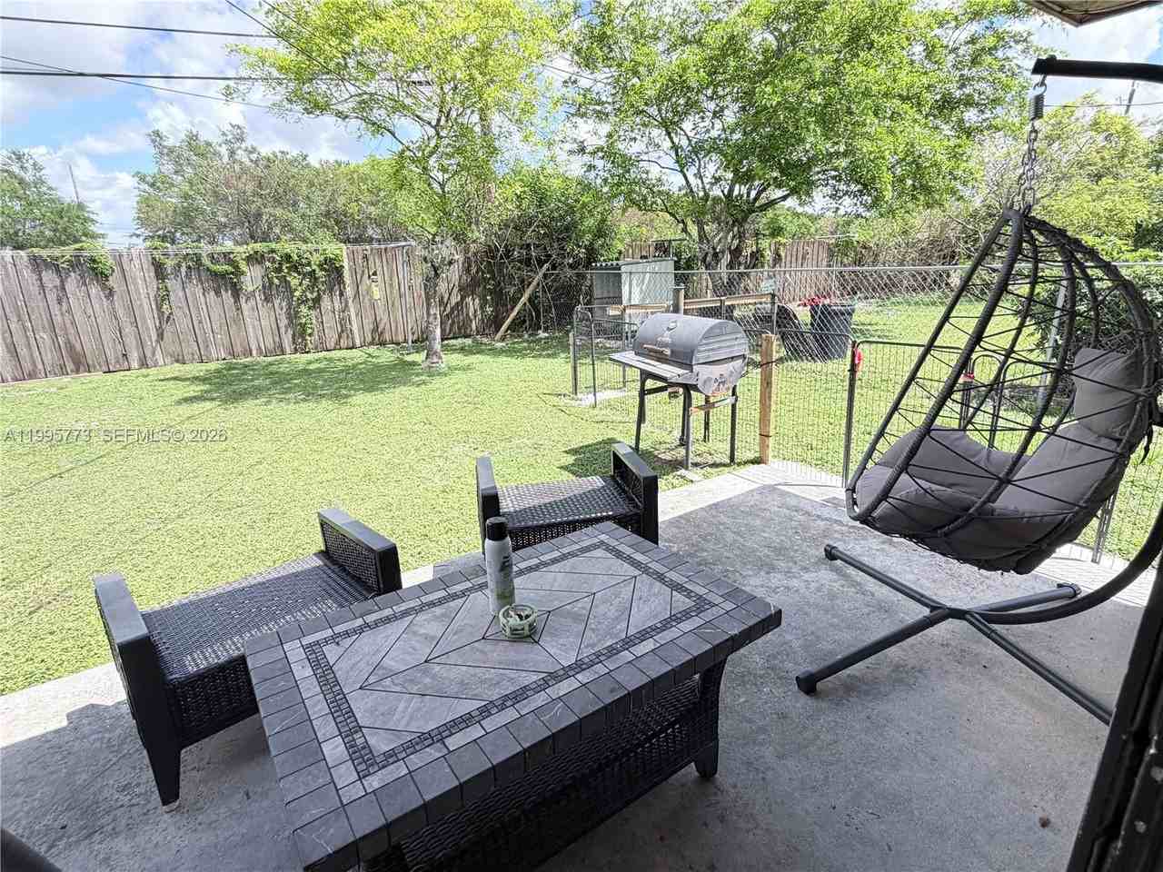 954 Nw 14th St - Photo 4 of 8