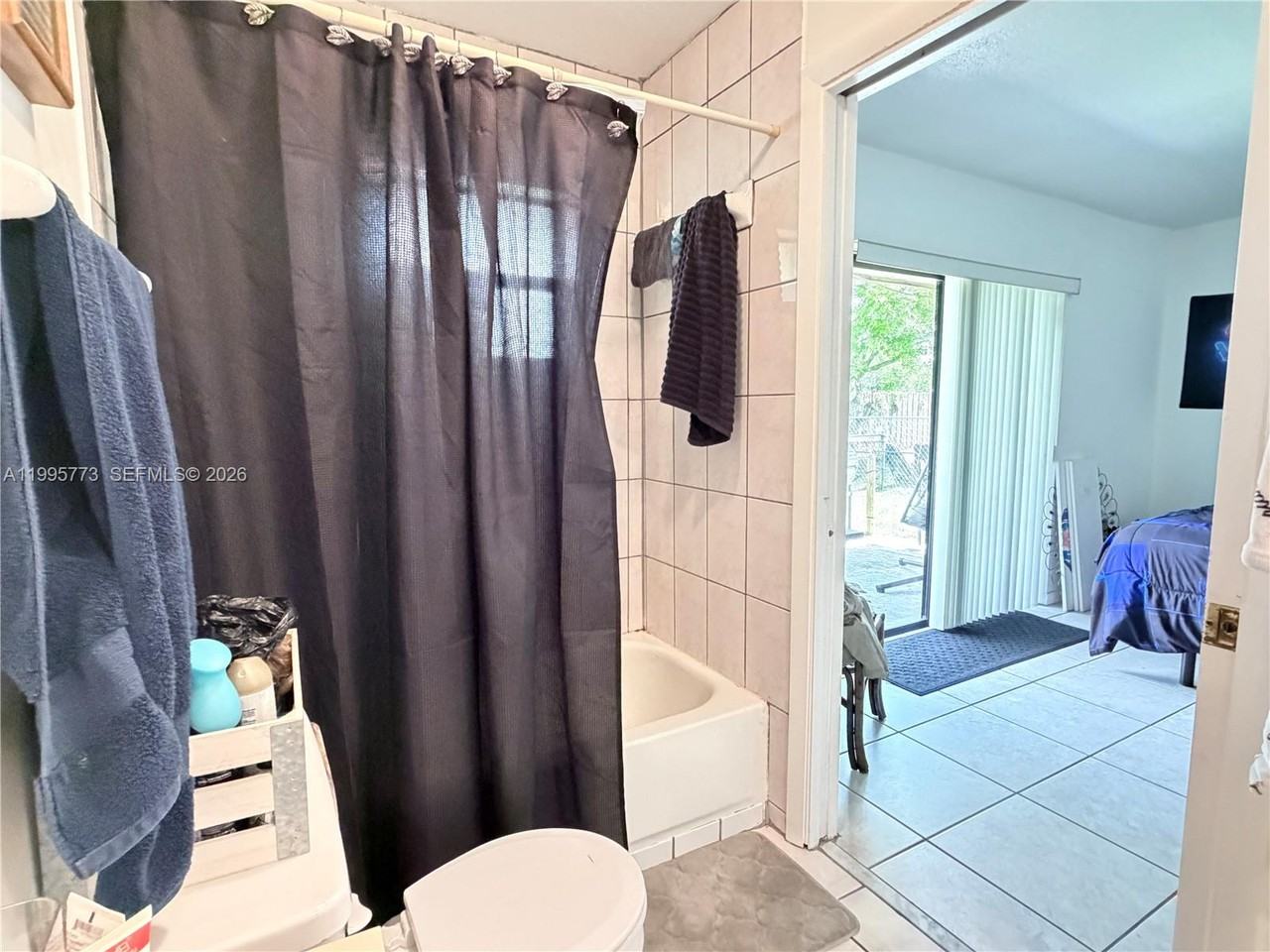 954 Nw 14th St - Photo 5 of 8