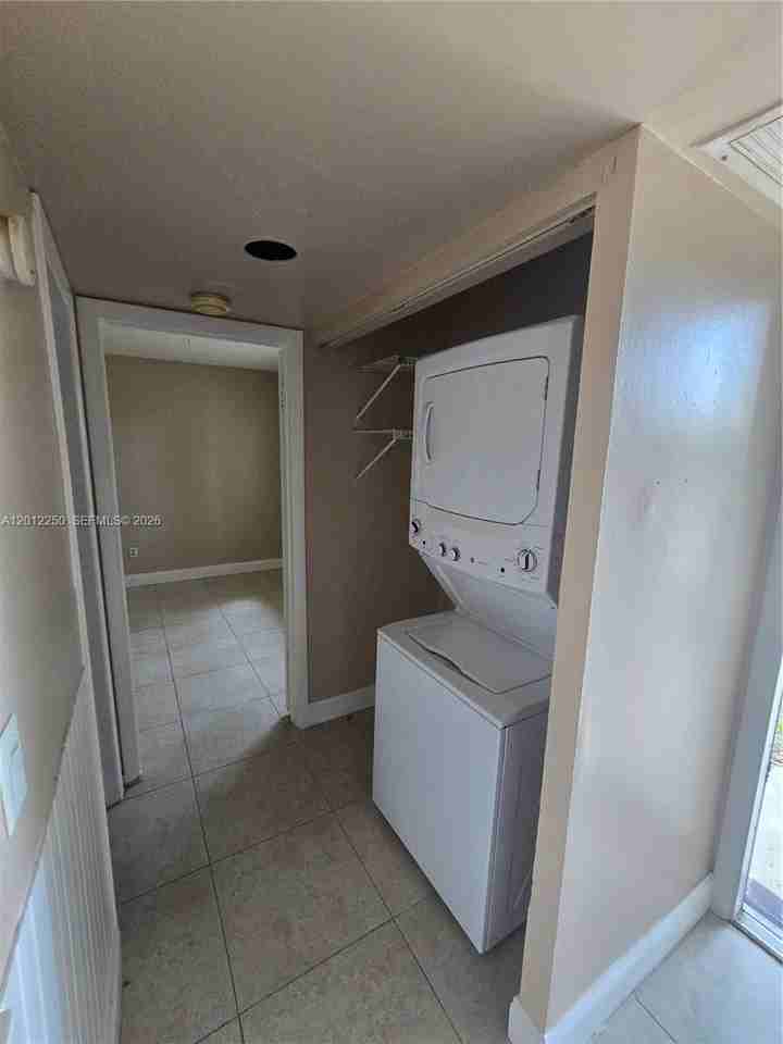 1630 Sandpiper Blvd - Photo 2 of 8