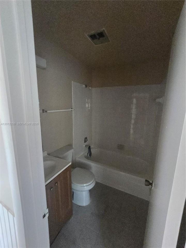 1630 Sandpiper Blvd - Photo 4 of 8