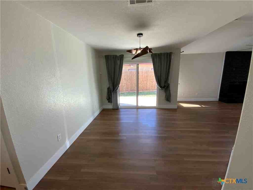 4725 Hartrick Bluff Rd - Photo 6 of 27