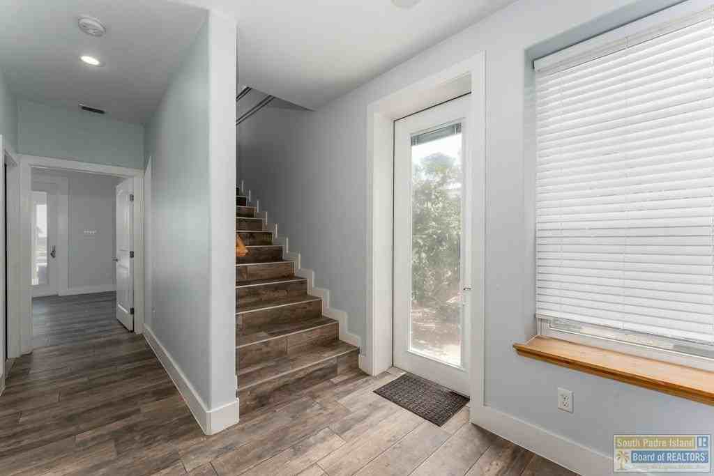 133 Oleander Dr - Photo 6 of 50