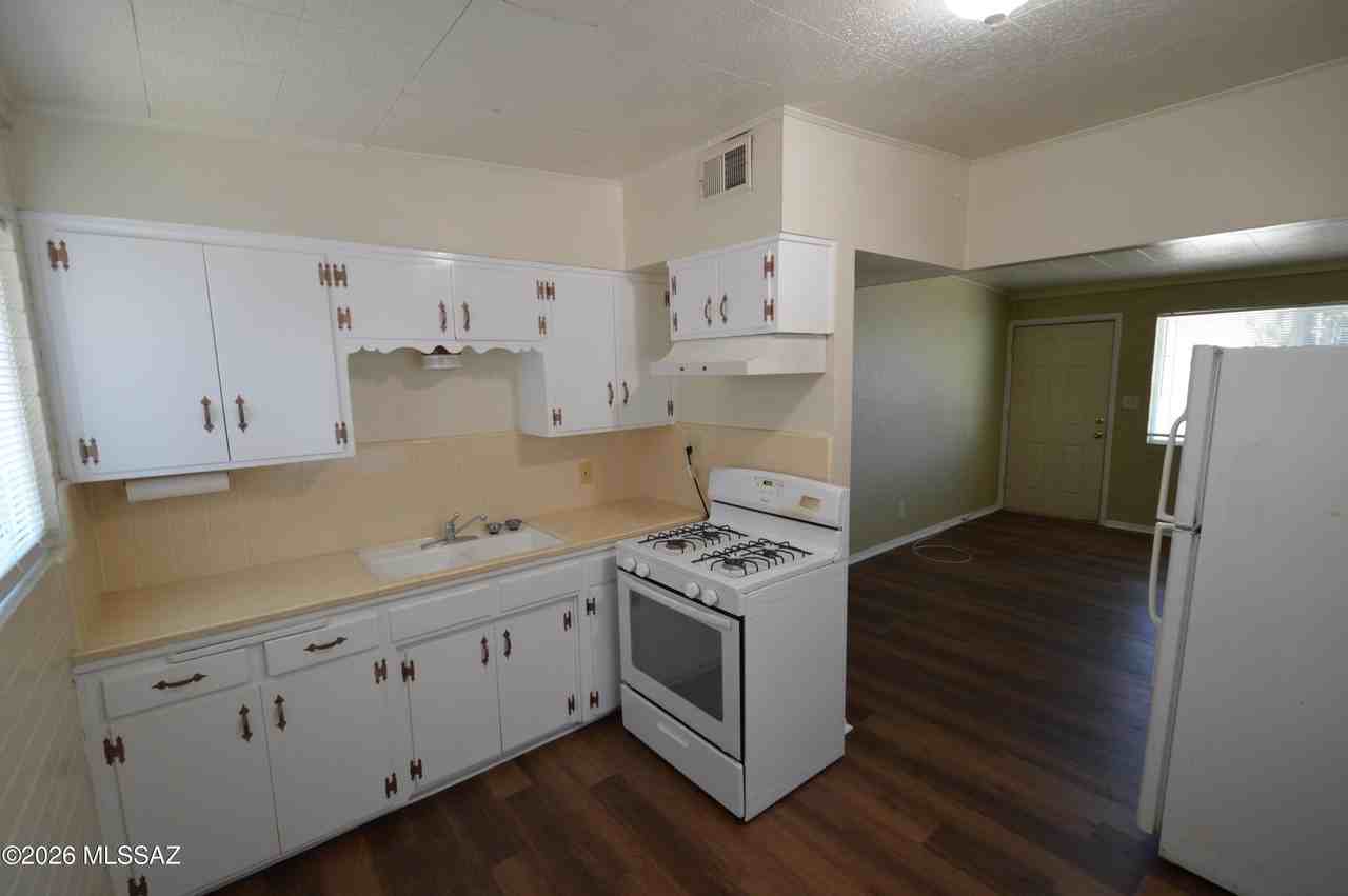 2412 N Bryant Ave #A - Photo 3 of 5
