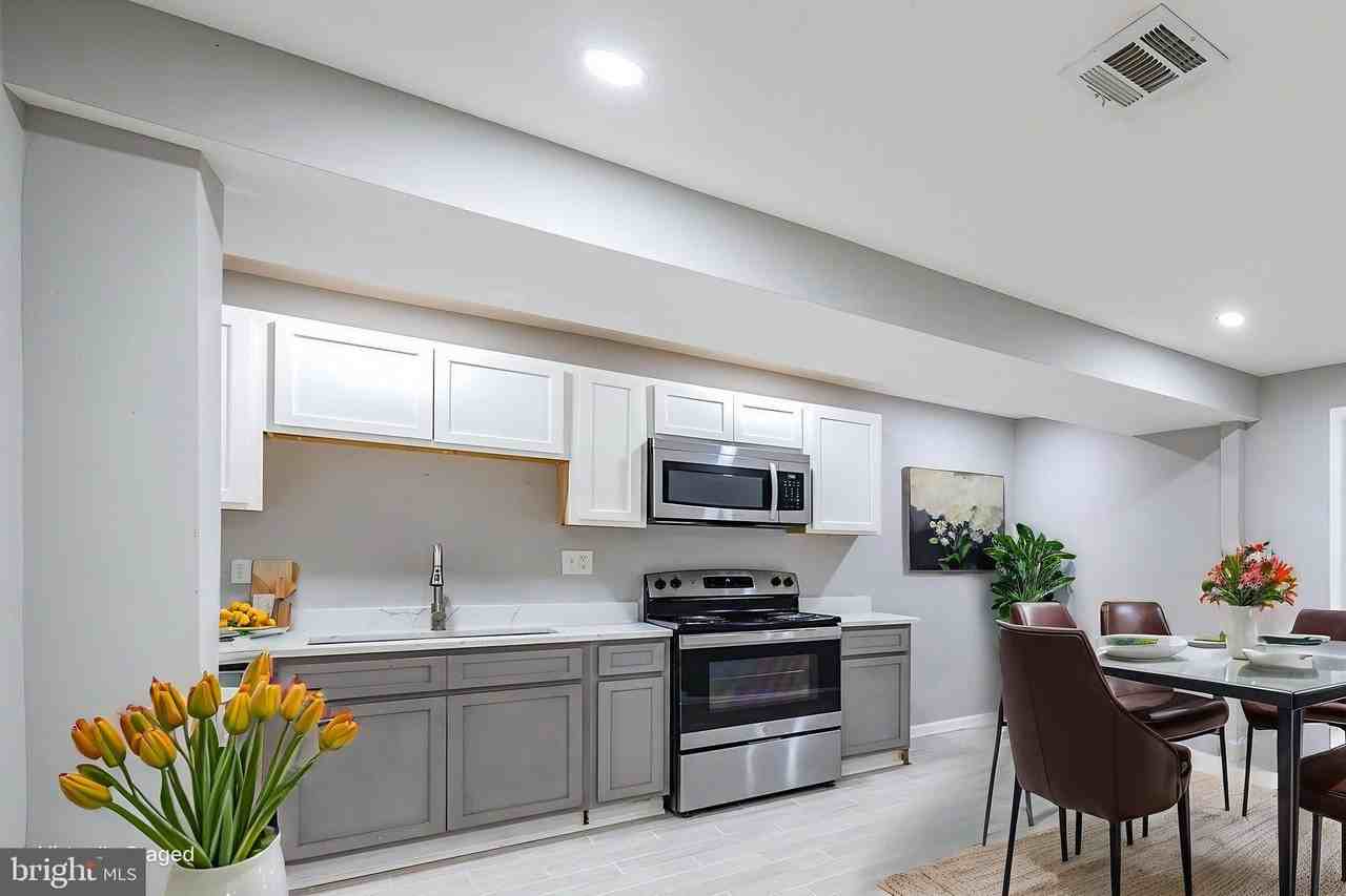 1235 Shepherd St Nw #2 - Photo 5 of 19