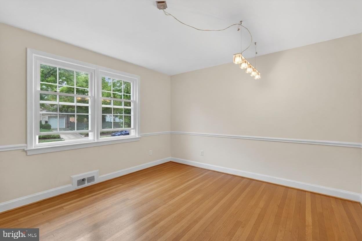 4325 47th St Nw - Photo 4 of 22