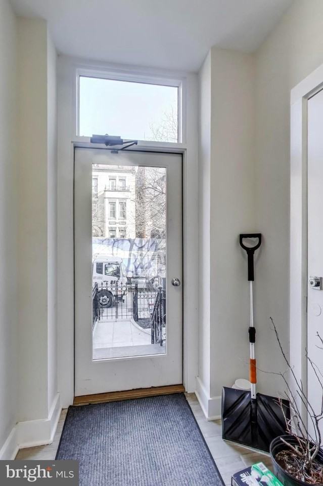 1444 Harvard St Nw #1 - Photo 5 of 19