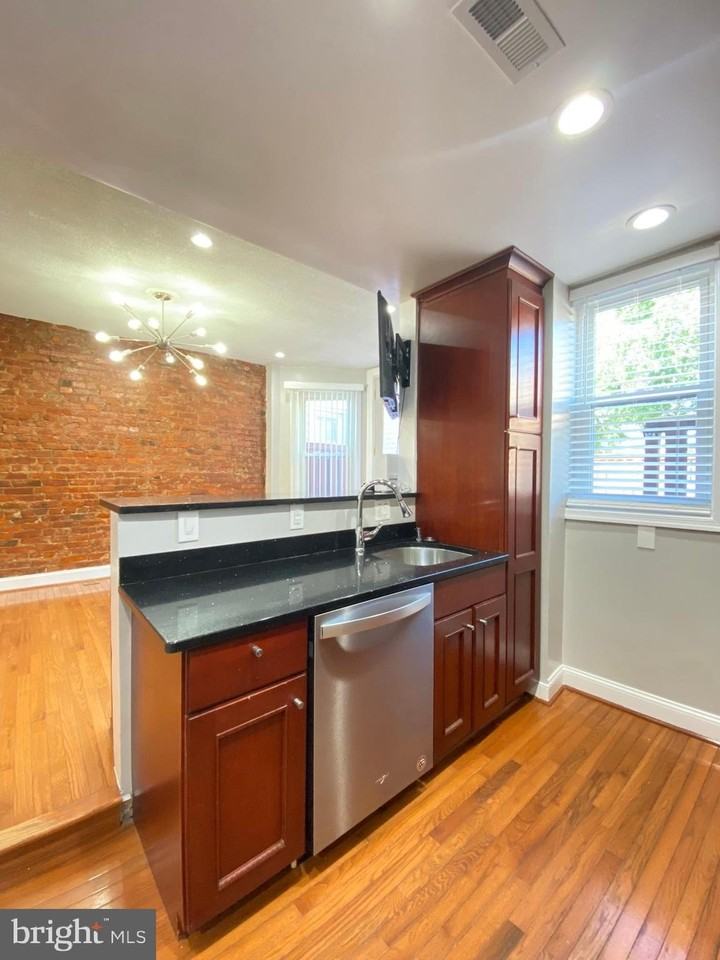 615 Lamont St Nw - Photo 5 of 32