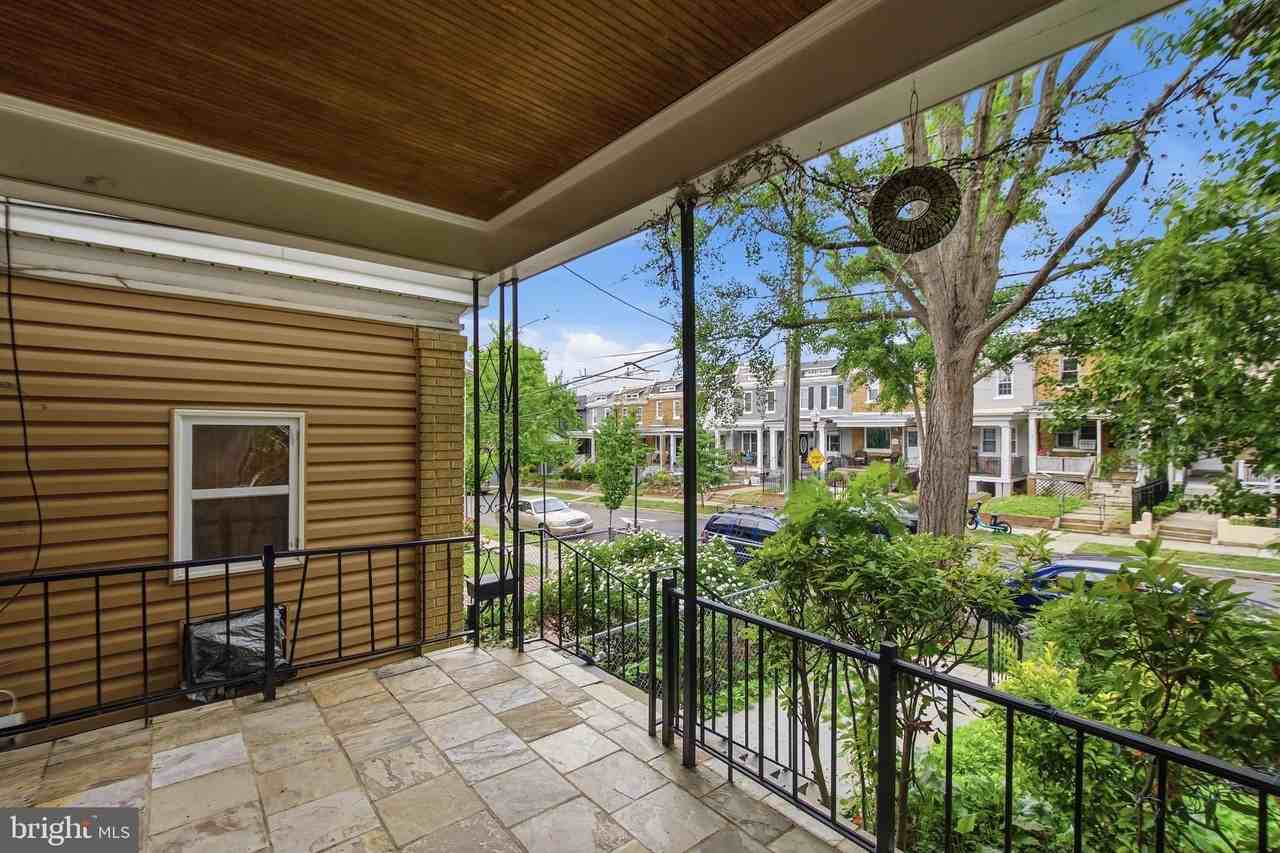 440 Delafield Pl Nw - Photo 4 of 33