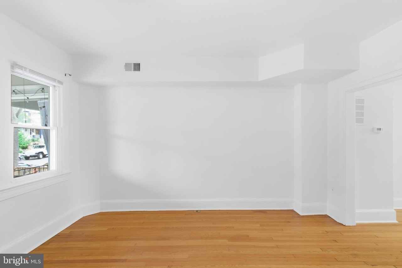 440 Delafield Pl Nw - Photo 7 of 33
